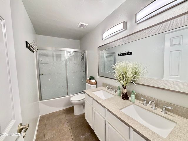 8826 E PALM RIDGE Drive, Scottsdale, AZ 85260