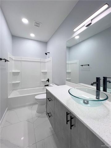 913 N Woodson Avenue 2, Edinburg, TX 78541