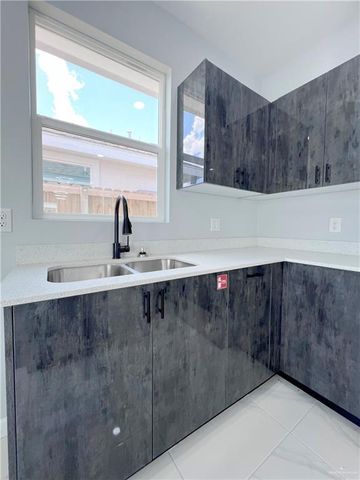 913 N Woodson Avenue 2, Edinburg, TX 78541