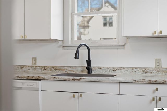 2000 S 27th Street, Lincoln, NE 68502