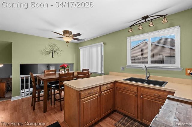 23410 Kenmore Avenue, Flat Rock, MI 48134