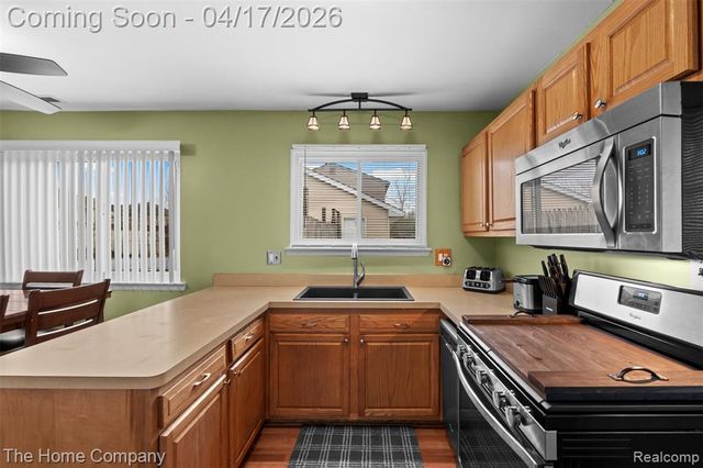 23410 Kenmore Avenue, Flat Rock, MI 48134