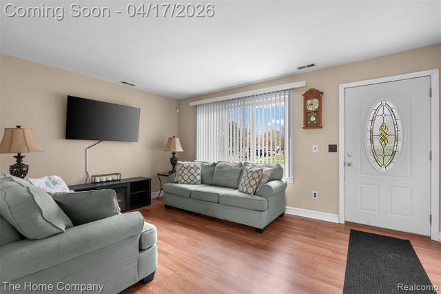 23410 Kenmore Avenue, Flat Rock, MI 48134