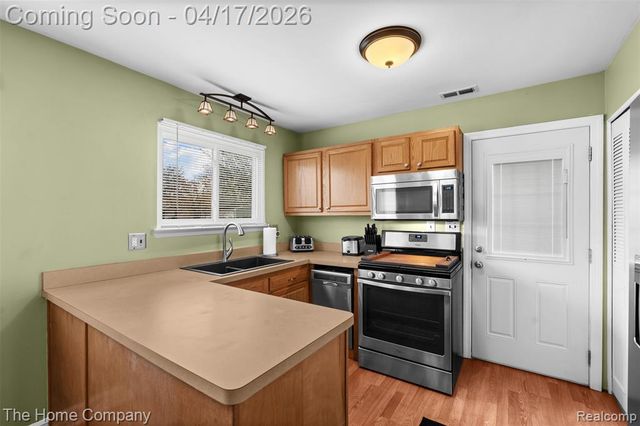 23410 Kenmore Avenue, Flat Rock, MI 48134