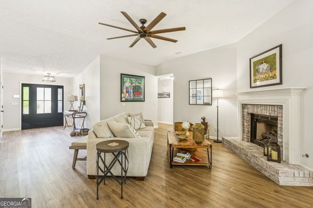 2158 Marne Glen NW, Kennesaw, GA 30152