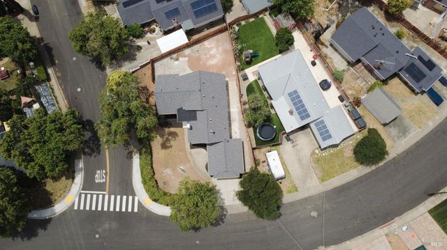 5 Alta Loma Dr, American Canyon, CA 94503