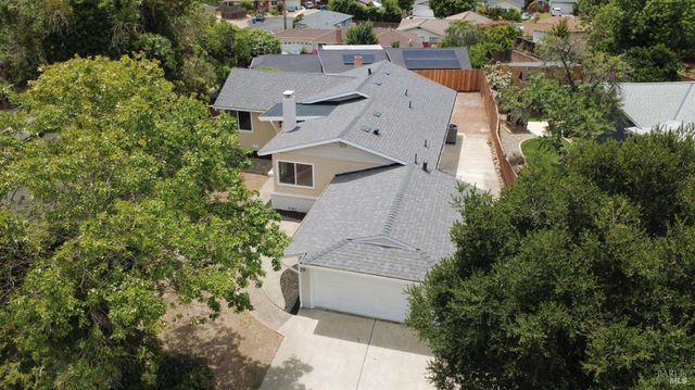 5 Alta Loma Dr, American Canyon, CA 94503