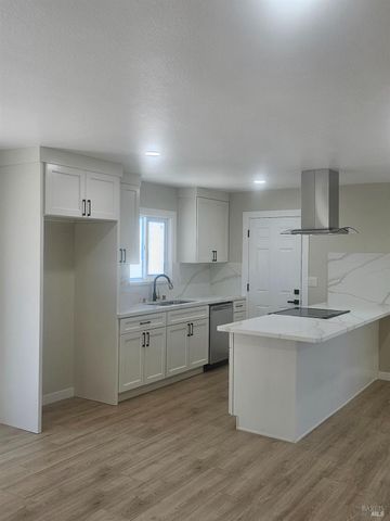 5 Alta Loma Dr, American Canyon, CA 94503