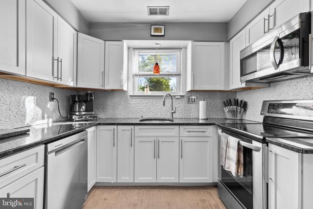 1839 HOLLANDALE DR, Bensalem, PA 19020