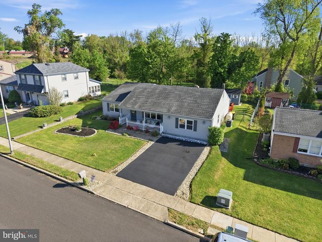 1839 HOLLANDALE DR, Bensalem, PA 19020