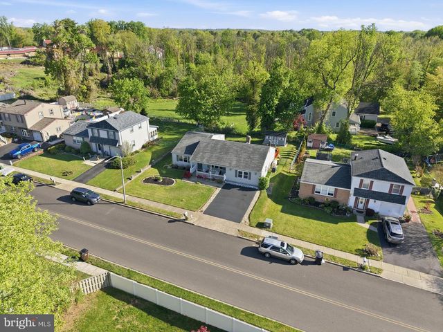 1839 HOLLANDALE DR, Bensalem, PA 19020