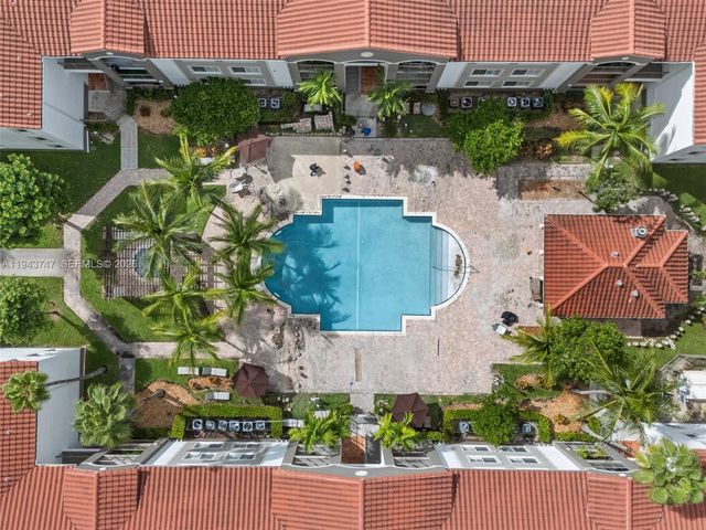 6861 SW 44th St 304, Miami, FL 33155