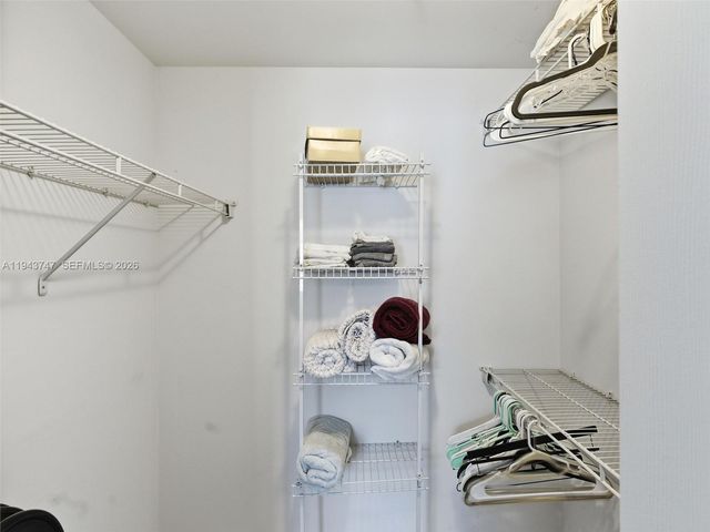 6861 SW 44th St 304, Miami, FL 33155