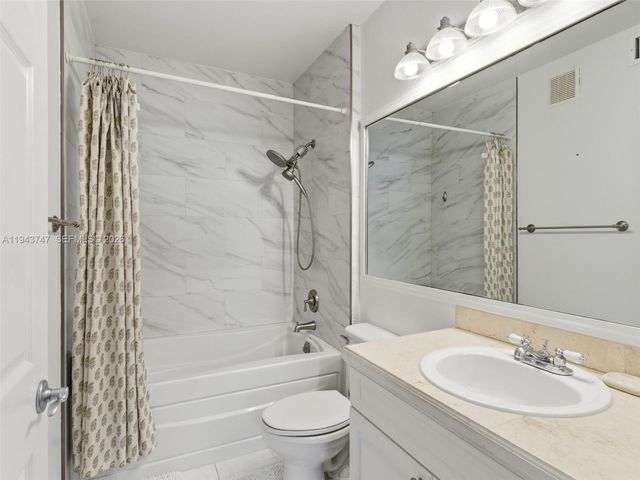 6861 SW 44th St 304, Miami, FL 33155