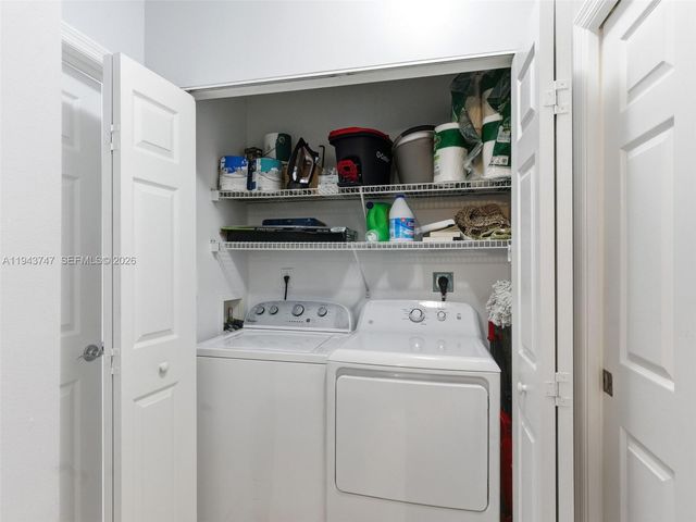 6861 SW 44th St 304, Miami, FL 33155