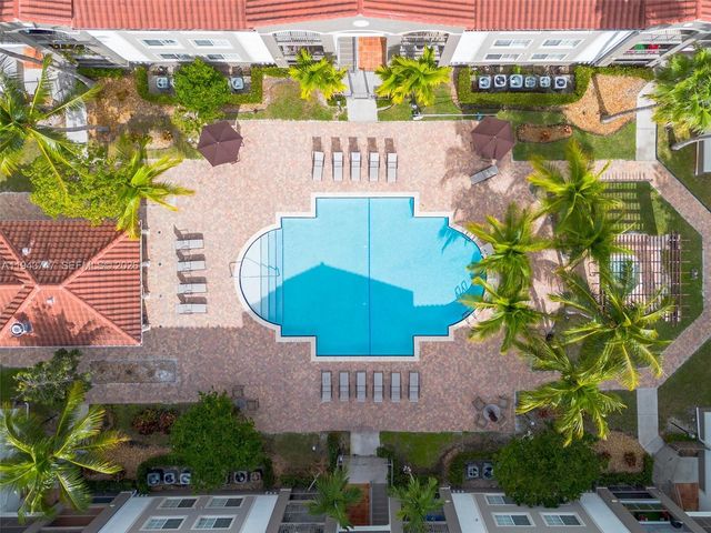 6861 SW 44th St 304, Miami, FL 33155