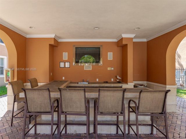 6861 SW 44th St 304, Miami, FL 33155