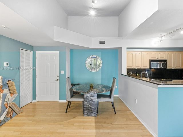 6861 SW 44th St 304, Miami, FL 33155