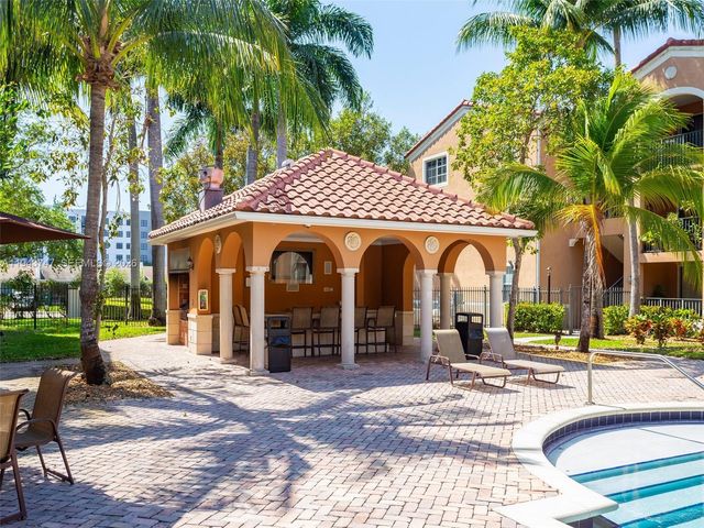 6861 SW 44th St 304, Miami, FL 33155