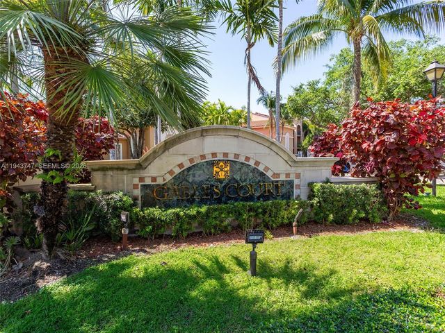 6861 SW 44th St 304, Miami, FL 33155