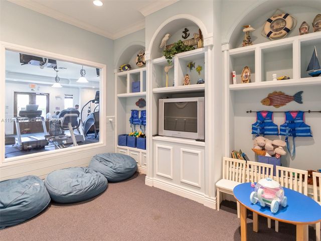 6861 SW 44th St 304, Miami, FL 33155