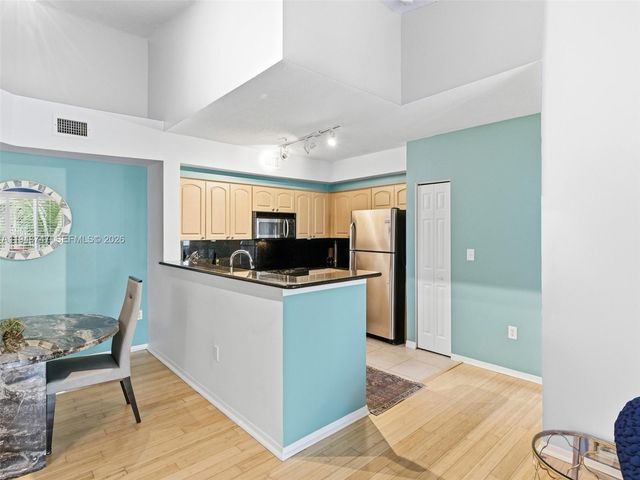 6861 SW 44th St 304, Miami, FL 33155