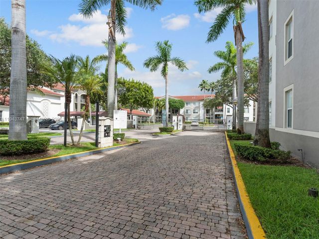 6861 SW 44th St 304, Miami, FL 33155