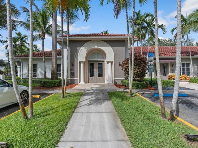 6861 SW 44th St 304, Miami, FL 33155