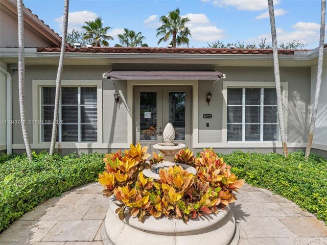 6861 SW 44th St 304, Miami, FL 33155