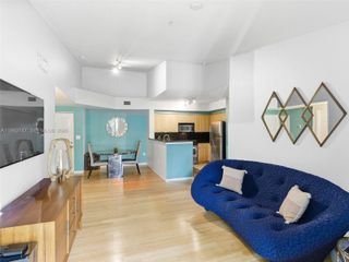 6861 SW 44th St 304, Miami, FL 33155