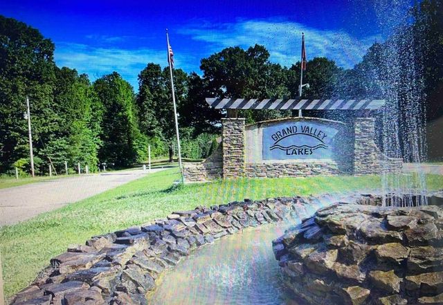 100 CHEROKEE DR, Saulsbury, TN 38067