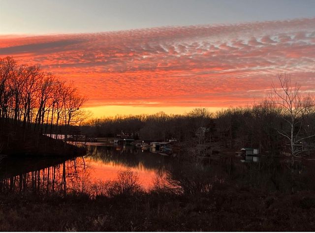 100 CHEROKEE DR, Saulsbury, TN 38067