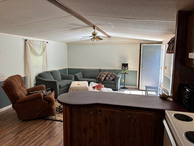 100 CHEROKEE DR, Saulsbury, TN 38067