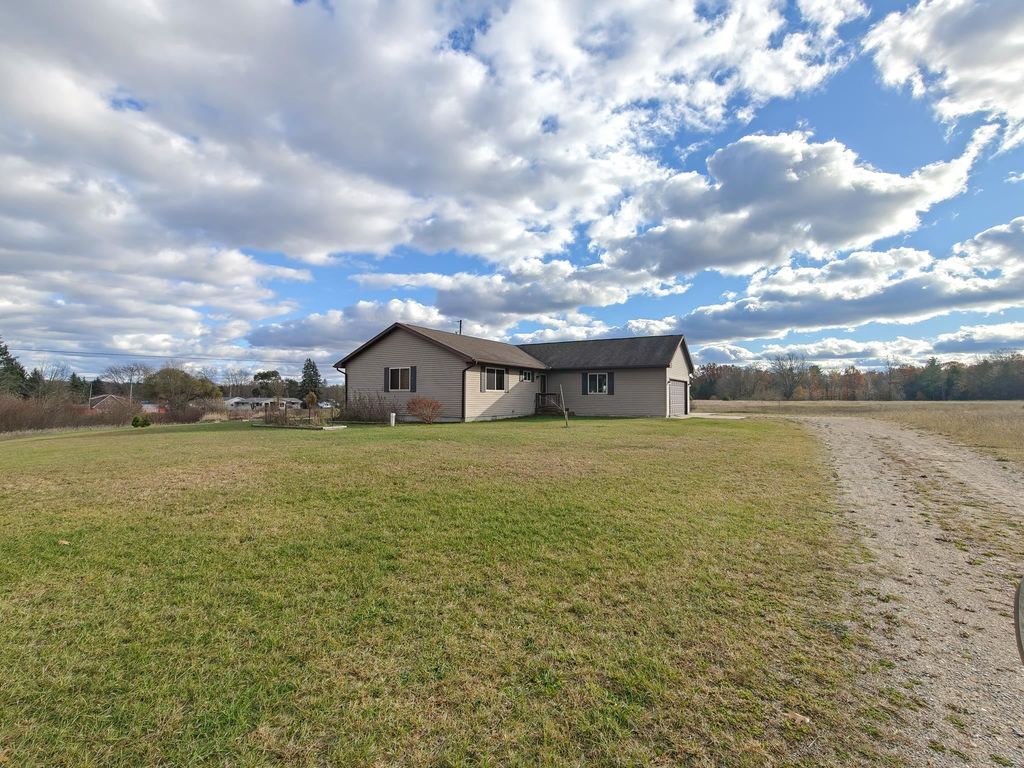 3339 W Ludington Drive, Farwell, MI 48622