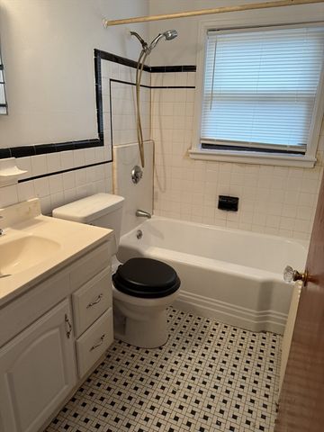 15 Weston Court 10, Braintree, MA 02184