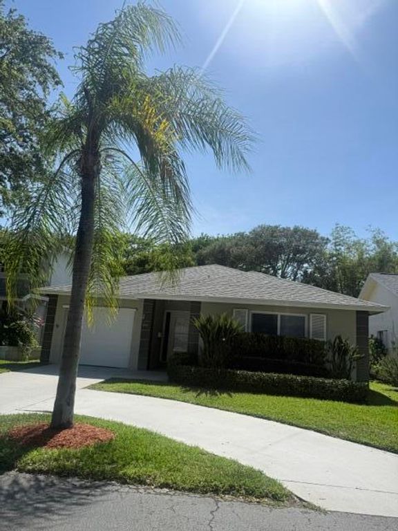 201 Del Rio Boulevard, Boca Raton, FL 33432