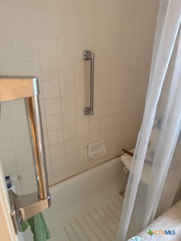 910 E Avenue I, Lampasas, TX 76550