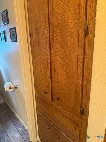 910 E Avenue I, Lampasas, TX 76550