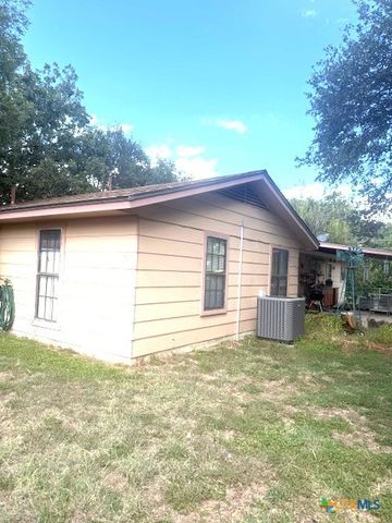 910 E Avenue I, Lampasas, TX 76550