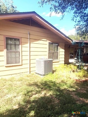 910 E Avenue I, Lampasas, TX 76550