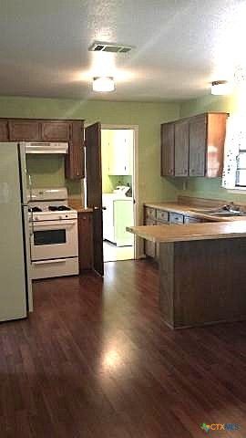 910 E Avenue I, Lampasas, TX 76550