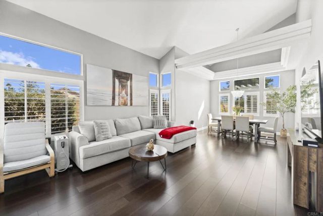 1359 Corte Alveo, Oceanside, CA 92057