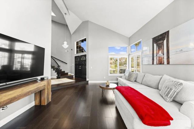 1359 Corte Alveo, Oceanside, CA 92057