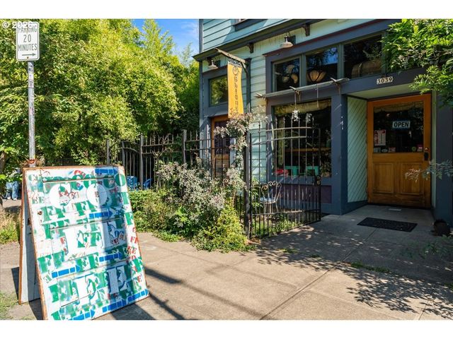 3039 Se STARK St, Portland, OR 97214
