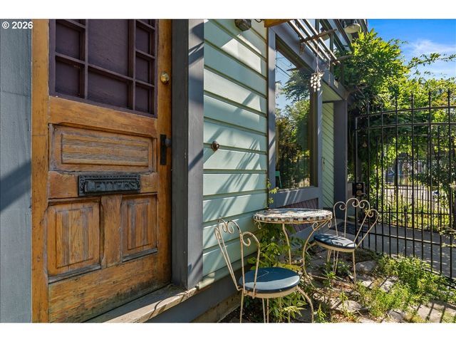 3039 Se STARK St, Portland, OR 97214