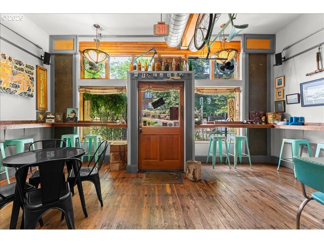 3039 Se STARK St, Portland, OR 97214