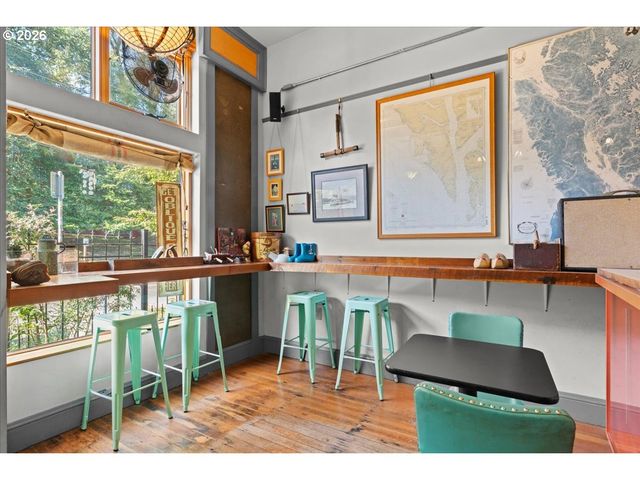 3039 Se STARK St, Portland, OR 97214