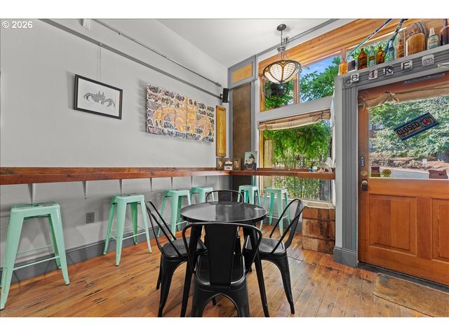 3039 Se STARK St, Portland, OR 97214