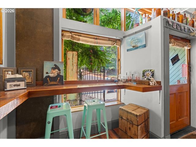 3039 Se STARK St, Portland, OR 97214