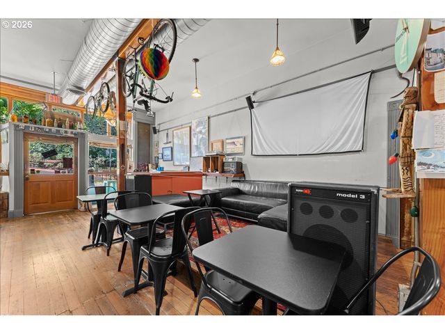 3039 Se STARK St, Portland, OR 97214